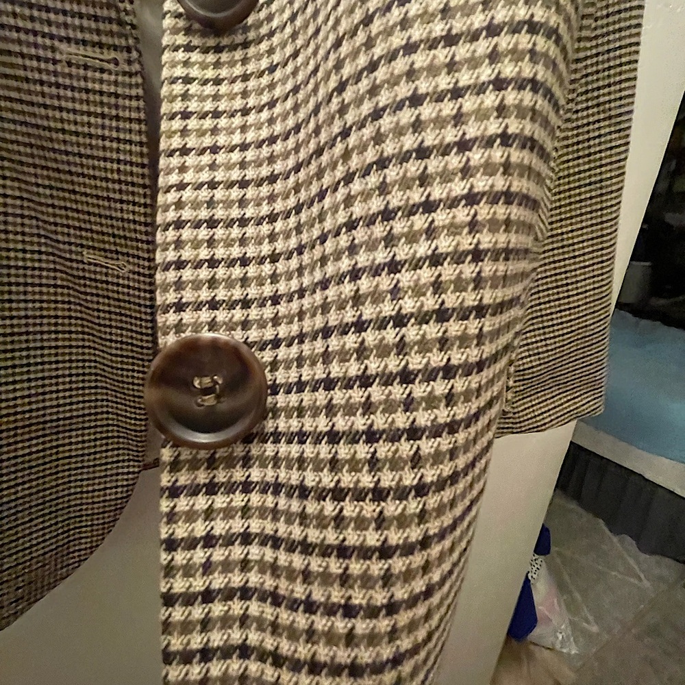 Houndstooth Blazer from H & M with Buttons
SizeLarge brown olive green checked - Picture 2 of 3